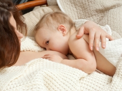 What to do if the baby is not fed up with breast milk?