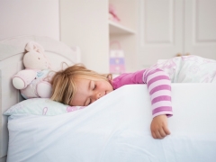 How to wean a child to sleep with their parents and when it should be done?