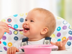 Quando, da cosa e come iniziare a dare da mangiare al bambino?