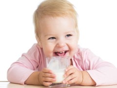 Ab wie vielen Monaten können Sie Baby-Kefir geben?