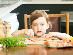 ¿De qué pescado y de qué edad puede empezar a alimentar al niño?