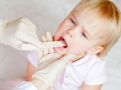 How to treat stomatitis in children?