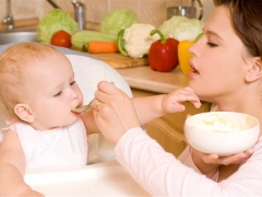 Menù del bambino in 8 mesi: la base della dieta e dei principi nutrizionali