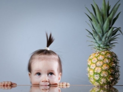 ¿A qué edad se le puede dar piña a un niño?