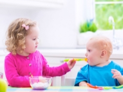 A che età si può dare lo yogurt ai bambini e come prepararlo?