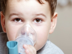 Inhalación con lasolvan para niños.