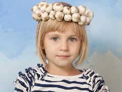 At what age can garlic be given to children?