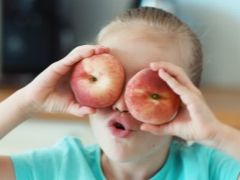 At what age can peaches be given to children?