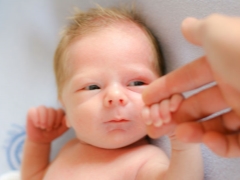 Grasp reflex in newborns