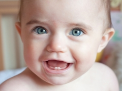 Symptoms and signs of teething in children