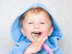 How many teeth are in a child at 2 years old and how are teeth treated at this age?