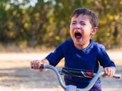 ¿Y si el niño se mordiera la lengua a la sangre?