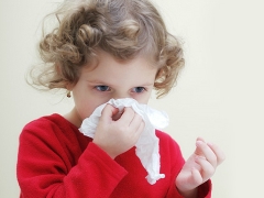 Why does the child have blood from the nose and how to stop it?