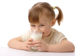 ¿A qué edad se le puede dar leche de cabra a un bebé?