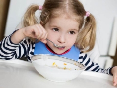 A che età puoi dare sottaceti ai bambini e come cucinarli?