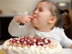 ¿A qué edad le puedes dar azúcar a un niño?