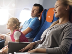 Reglas para el transporte de niños en el avión y sus pertenencias.