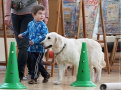 ¿Qué es la canoterapia y cómo ayuda a tratar a los niños?