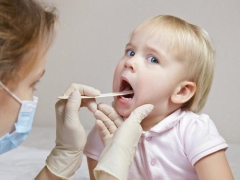 What to do if a child has a sore throat and how to treat it?