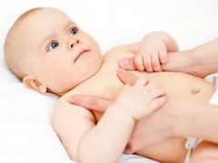 Síntomas y tratamiento de la hernia umbilical en niños.