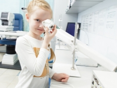 Apparatus vision treatment in children