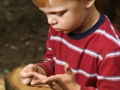 How can a child remove a splinter?