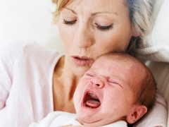 Perché i bambini e i bambini piangono nel sonno?