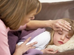 Síntomas y tratamiento de la fiebre del ratón en niños.