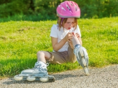 ¿Cómo tratar la herida de un niño después de una caída?