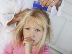 Prevención y tratamiento de la pediculosis en niños en el hogar.