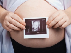 Ultrasound at 32 weeks gestation: fetal size and other features