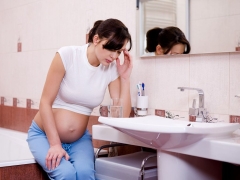 When nausea occurs most often during pregnancy, why does this happen and what to do?