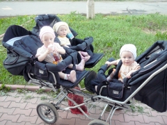 Strollers for triplets: a review of models and tips on choosing