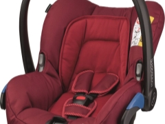 Maxi Cosi car trays: a guarantee of comfort and safety of the child in the car