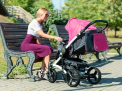 The details of the choice of wheels for the stroller