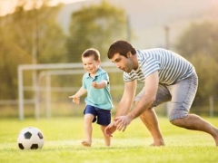 Verano con un niño: cómo pasarlo divertido y útil.