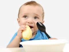 Why does a child eat raw potatoes? Benefit and harm