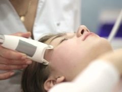 Echo EG (Echoencephalography) van de hersenen bij kinderen