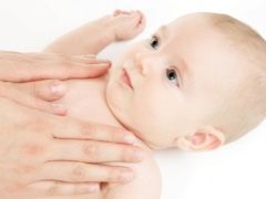 ¿Cómo dar masajes a un niño 4-5 meses?