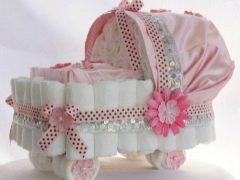 How to make a stroller out of diapers?