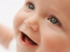 Quando un bambino inizia a sorridere?