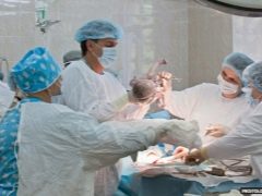 Sa anong linggo mas mahusay na gawin ang seksyon ng caesarean at bakit kung minsan ang operasyon ay isinasagawa hanggang sa ika-37 linggo ng pagbubuntis?