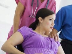 How to behave during childbirth and labor?