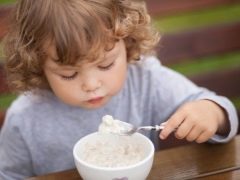 ¿Cuándo introducir la papilla de leche en el alimento y qué es mejor elegir?