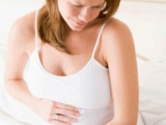 Is the leakage of amniotic fluid in the second trimester of pregnancy dangerous?