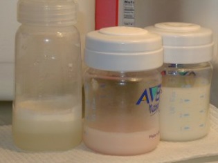 Breast milk color