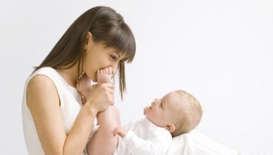 Desarrollo infantil en meses a un año.