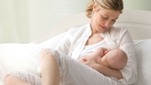 What to do when hiccups in newborns and infants after feeding?