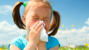 Rinitis alérgica en un niño: síntomas y tratamiento