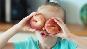 At what age can peaches be given to children?